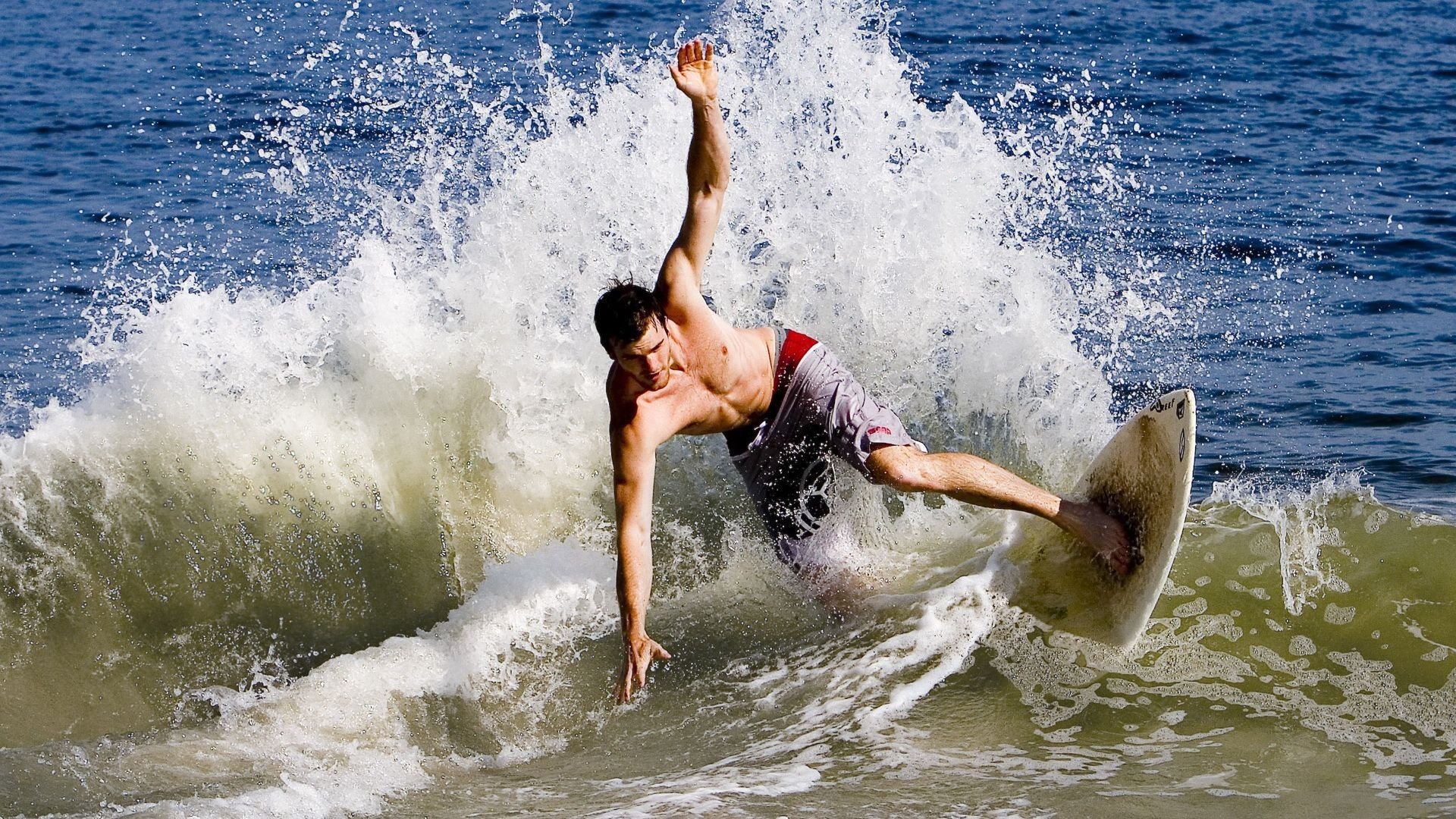雄鹿绝杀雷霆,季后赛首轮中字母哥锁死对手,nba雄鹿队字母哥来历